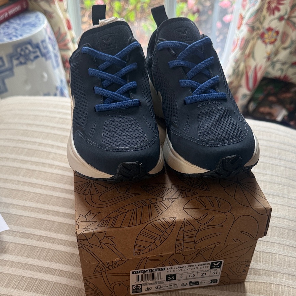 NWT Veja Kids Canary Navy Blue Sneakers - Size US 2 / EUR 33 - Picture 3 of 3